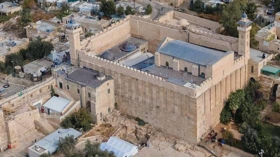 الاحتلال يغلق الحرم الإبراهيمي الشريف في الخليل
