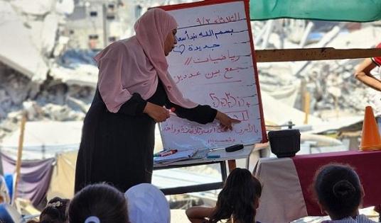 الإحصاء: معدلات الأمية في فلسطين من الأقل في العالم