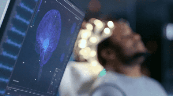 تجنّب 3 أعداء في منتصف العمر.. قد يؤجل الخرف لسنوات عدة