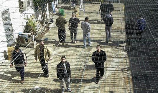 نتنياهو يصادق على إبعاد أسير محرر وآخر بالأسر من القدس إلى غزة وسحب إقامتهما
