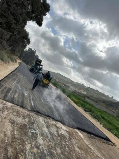 طولكرم: البدء بتعبيد المقطع الأول من شارع الأحراش مقابل مخيم نور شمس 