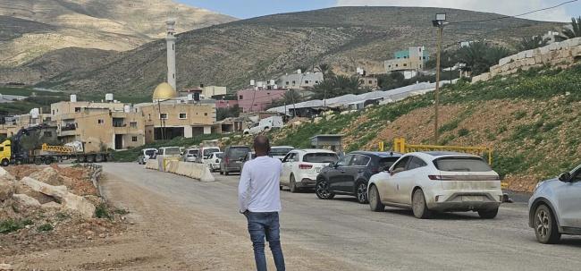 الاحتلال ينصب بوابة حديدية في عين شبلي شمال أريحا