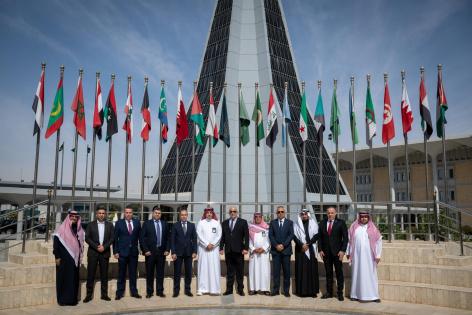 وزير الداخلية والوفد المرافق يشاركون في افتتاح معرض الدفاع العالمي 2026