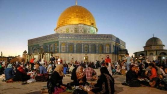 الاحتلال يمنع إدخال وجبات الإفطار للصائمين إلى باحات المسجد الأقصى