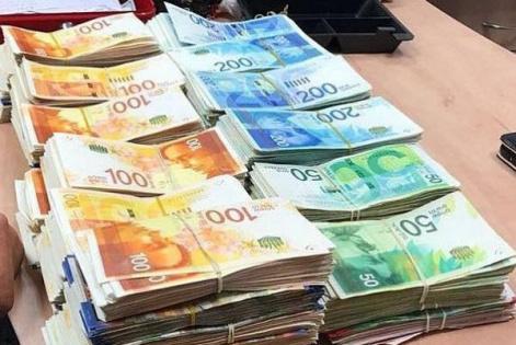 هل يجوز إخراج الزكاة عن طريق التطبيق البنكي أو المحفظة؟