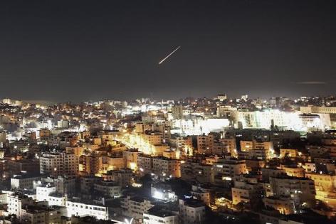 خاص| 14 مهمة ميدانية وإصابتان طفيفتان نتيجة شظايا.. والدفاع المدني يحذر: التزموا أماكن آمنة