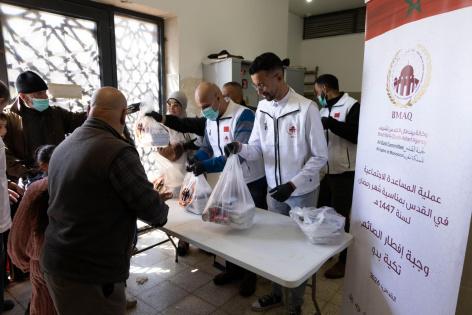 وجبات إفطار وسلال غذائية .. وكالة بيت مال القدس تواصل حملتها للمساعدة الاجتماعية في القدس