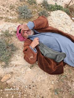 الاحتلال يعتقل مسنا بمسافر يطا جنوب الخليل