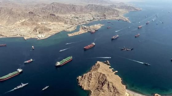 إيران تعلن فتح مضيق هرمز أمام السفن التجارية