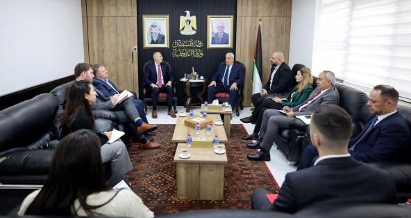 وزير الداخلية يبحث مع رئيس مكتب الممثلية الكندية تطورات الأوضاع الراهنة في الأراضي الفلسطينية