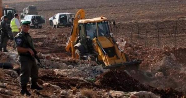 مستوطنون يواصلون تجريف أراض غرب نابلس لربط بؤرة استيطانية