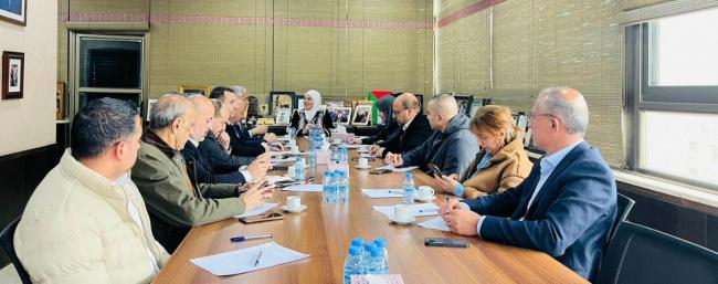 مجلس طوارئ رام الله والبيرة يعقد اجتماعا تقييمياً ويؤكد توفر السلع الأساسية ومراقبة الأسعار 