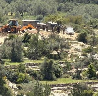 الاحتلال يستولي على جرافتين في دير غسانة شمال غرب رام الله