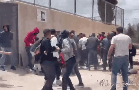 شهيدان و4 مصابين برصاص مستوطنين بهجوم على مدرسة في المغير