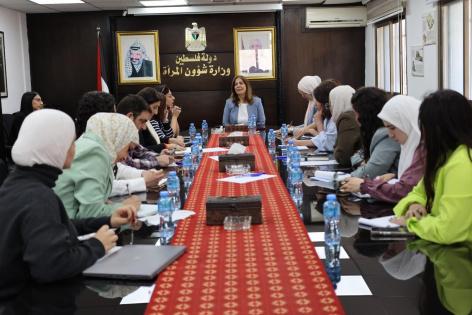 الخليلي تبحث مع منتدى مناهضة العنف سبل تعزيز حماية المرأة