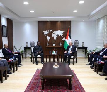 مصطفى يلتقي رئيس اتحاد كتاب عموم إفريقيا ويؤكدان على دعم الثقافة الفلسطينية