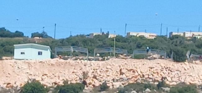 مستوطنون يشرعون بإقامة بؤرة استيطانية غرب سلفيت