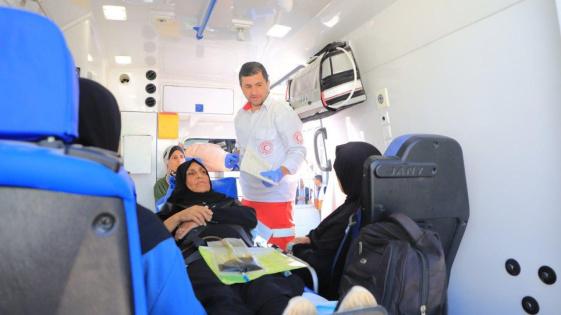بالصور: عملية إجلاء جديدة لـ33 مريضا من غزة عبر معبر رفح
