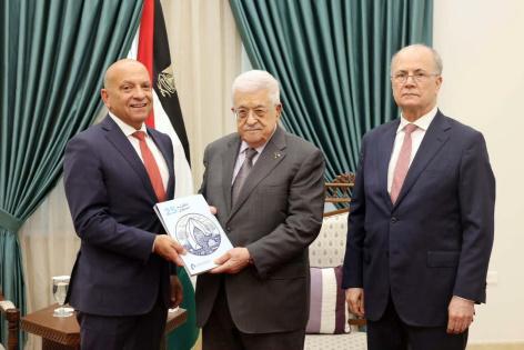 الرئيس يتسلم التقرير السنوي لصندوق الاستثمار الفلسطيني لعام 2025
