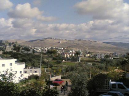 دير أبو مشعل.. الاحتلال يمارس الخداع لحماية بؤرة استيطانية جديدة والبلدة تنتفض لكسرها
