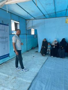 جمعية المرأة العاملة تنفذ جلسة توعوية حول التحديات الاقتصادية والاجتماعية التي تواجه النساء الشابات في دير البلح