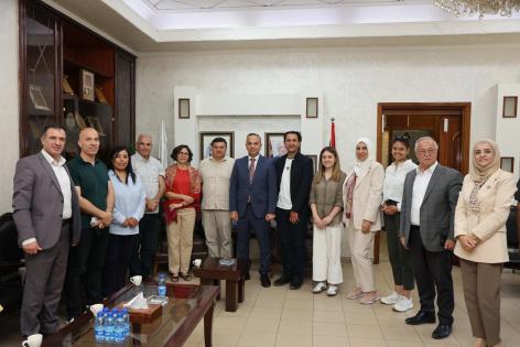 رئيس بلدية الخليل يدعو المانحين إلى تعزيز دعم المشاريع التنموية