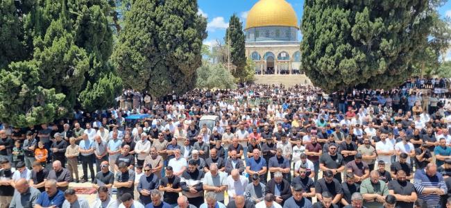 50 ألفا يؤدون صلاة الجمعة في المسجد الأقصى