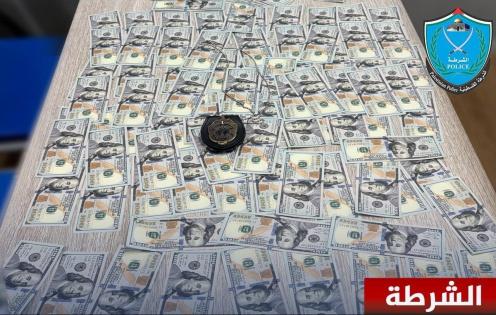 الشرطة والأجهزة الأمنية تضبط عملة مزيفة في الخليل
