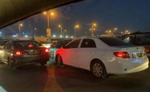 الاحتلال يحتجز مئات المركبات على حاجز بيت إكسا