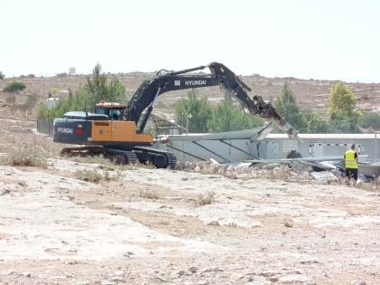 الاحتلال يشرع بهدم مدرسة في شعب البطم بمسافر يطا جنوب الخليل
