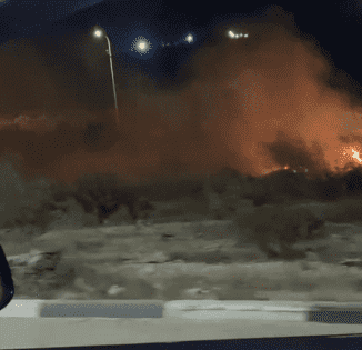 مستوطنون يضرمون النيران في أراضٍ زراعية ببلدة عقربا جنوب شرق نابلس