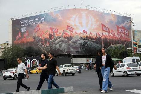 اتصالات مكثفة لخفض التصعيد وترقب نتائج مفاوضات هرمز