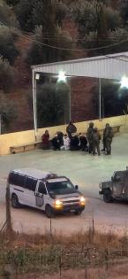 مستوطنون يهاجمون مسجدا في بلدة إذنا والاحتلال يعتقل 7 مواطنين