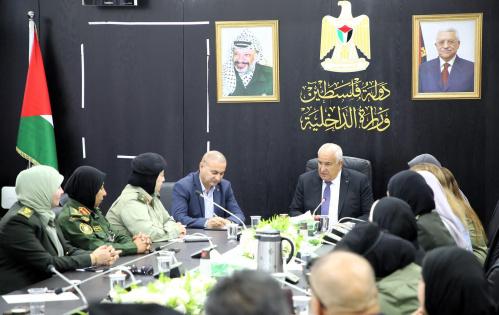 وزير الداخلية يلتقي اللجنة الاستشارية للنوع الاجتماعي في المؤسسة الأمنية