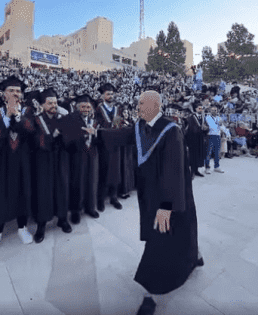 د. أحمد عودة لراية: كل خريجيّ أبنائي ومشاركتي في الرقص عفوية