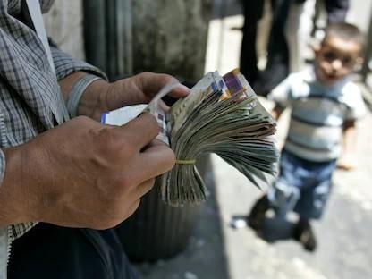 خاص| الاقتصاد الفلسطيني تحت وطأة الانكماش والركود التضخمي.. أزمة تتفاقم!