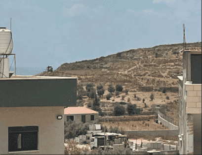 مستوطنون يصعّدون اعتداءاتهم شرق وغرب رام الله ويشقون طريقا استيطانيا