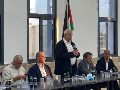 وزير الداخلية يعقد لقاءً في النبي صالح ويؤكد تعزيز السلم الأهلي وسيادة القانون