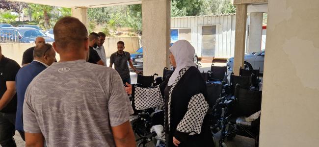 غنام تسلم عشرات الكراسي الكهربائية لمستحقيها .. وتؤكد ان دعم ذوي الهمم أولوية في ظل الظروف الصعبة التي يعيشها شعبنا