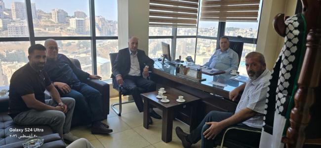 ضمن خطة التواصل مع الهيئات المحلية.....رئيس سلطة الطاقة يناقش وضع قطاع الطاقة في قرية بيت دجن.