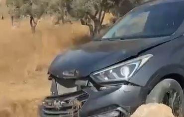 فيديو: مستوطنون يصدمون مركبة قرب قرية المغير برام الله