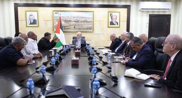 مصطفى يستقبل وفدا من الأغوار الوسطى ويطلع على احتياجات المنطقة والتحديات