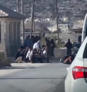 Израильские войска задержали пассажиров автобуса, ехавшего на свадьбу, у входа в Кабатию