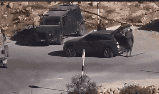 شاهد: الاحتلال يعيق تنقل المواطنين عند مدخل المغير شمال شرق رام الله
