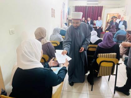 بالصور | ألف طالب وطالبة يتقدمون لامتحان وزاري في التجويد