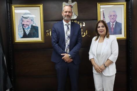 وزيرة شؤون المرأة تبحث مع رئيس بعثة الشرطة الأوروبية تعزيز التعاون المشترك