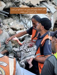 وفاة 11 نازحا وإصابة 14 وفقدان العشرات جراء انهيار بناية في مدينة غزة
