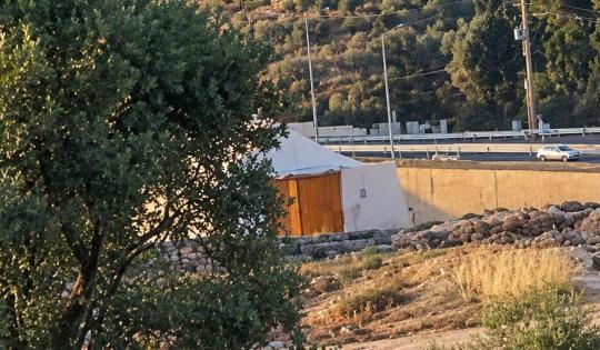محافظة القدس: بؤرة استعمارية ثانية في بيت إكسا خلال أربعة أشهر ضمن مسار متصاعد للسيطرة على أراضي البلدة