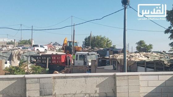 الاحتلال يهدم خمسة بركسات سكنية وحظيرة أغنام في عناتا