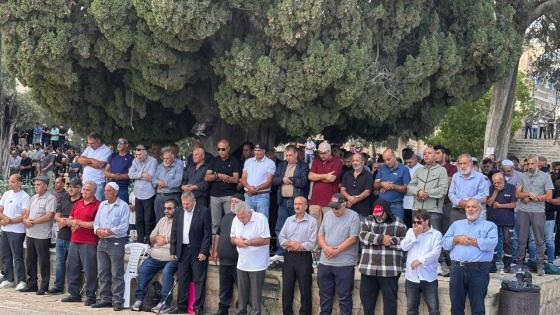 عشرات الآلاف يؤدون صلاة الجمعة في المسجد الأقصى